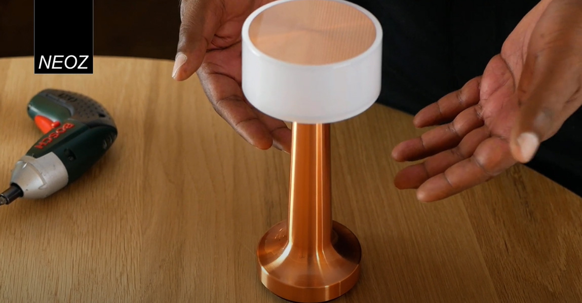 Comment changer lampoule de votre lampe NEOZ NEOZ Lighting - Lampes de table sans fil